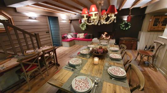 Rent in ski resort Chalet le Vieux Logis - Alpe d'Huez - Dining area