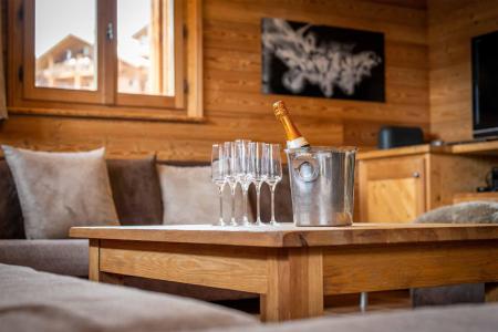 Rent in ski resort Chalet Marmotte - Alpe d'Huez - Coffee table