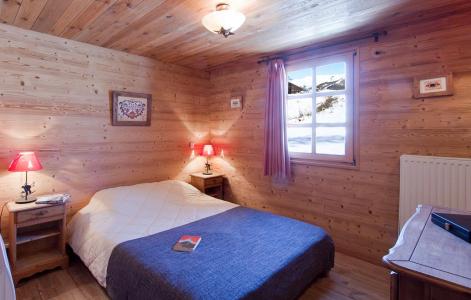 Rent in ski resort Chalet Mélusine - Alpe d'Huez - Bedroom