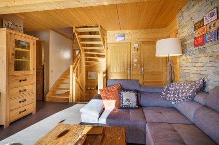 Rent in ski resort 5 room triplex chalet 8 people (Friandise) - Chalets Les Balcons du Golf - Alpe d'Huez - Living room