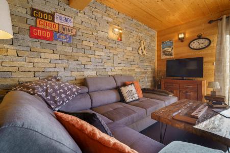 Rent in ski resort 5 room triplex chalet 8 people (Friandise) - Chalets Les Balcons du Golf - Alpe d'Huez - Living room