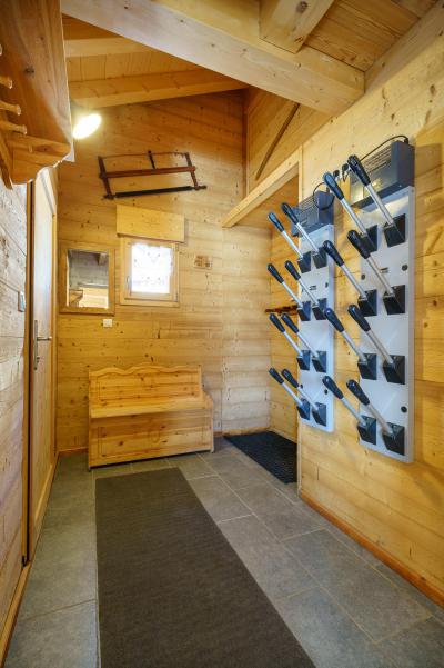 Rent in ski resort 5 room triplex chalet 8 people (Friandise) - Chalets Les Balcons du Golf - Alpe d'Huez - Ski locker