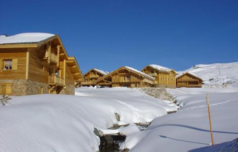 Location au ski Les Chalets de l'Altiport - Alpe d'Huez - Extérieur hiver