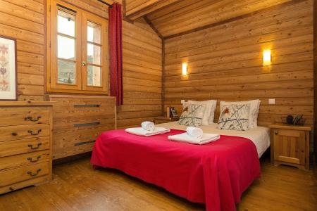 Rent in ski resort Les Chalets de l'Altiport - Alpe d'Huez - Double bed