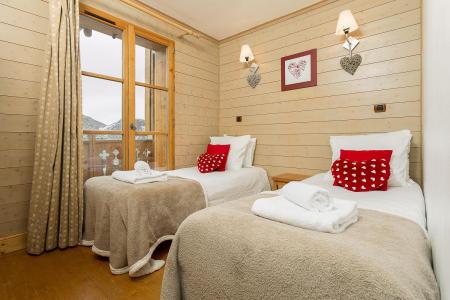 Rent in ski resort Les Chalets de l'Altiport - Alpe d'Huez - Single bed