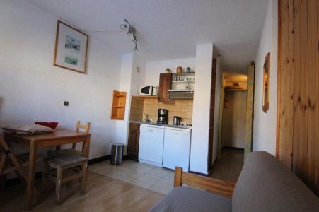 Rent in ski resort Studio 4 people (H4) - Résidence la Ménandière - Alpe d'Huez - Living room