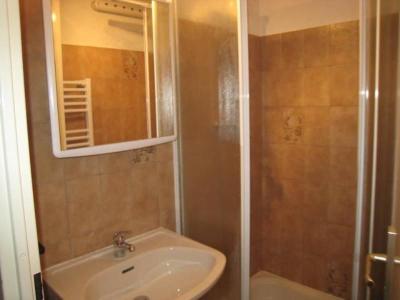 Rent in ski resort Studio 4 people (L1) - Résidence la Ménandière - Alpe d'Huez - Shower room