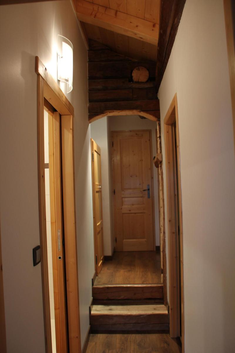Wynajem na narty Apartament 5 pokojowy 10 osób - Chalet Le Moulin - Arêches-Beaufort - Korytarz