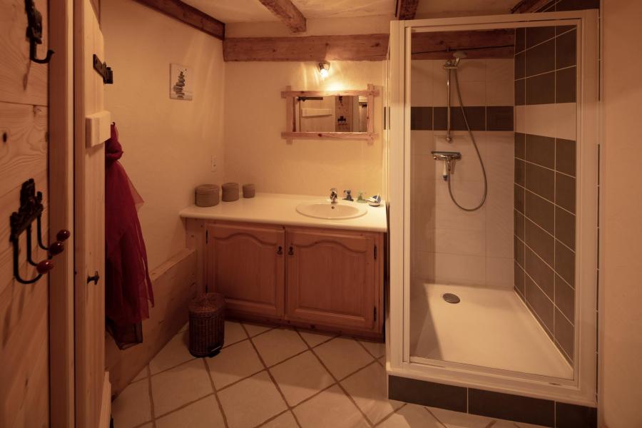 Rent in ski resort Studio 4 people (574572) - Hameau les Envers - Arêches-Beaufort - Shower room