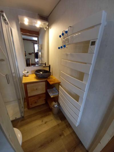 Rent in ski resort Studio 2 people (35797) - Hameau le Bersend - Arêches-Beaufort - Shower room