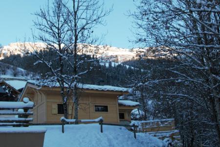 Rent in ski resort 5 room triplex chalet 10 people - Résidence Le Choucas - Arêches-Beaufort - Winter outside