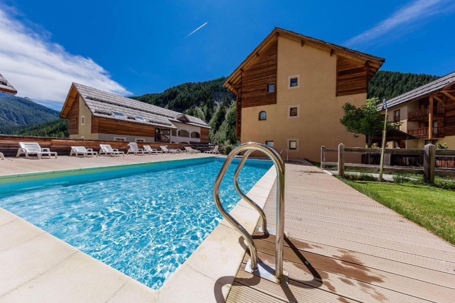 Location au ski Résidence les Granges d'Arvieux - Arvieux en Queyras - Piscine