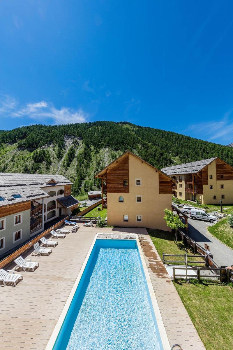 Location au ski Résidence les Granges d'Arvieux - Arvieux en Queyras - Piscine