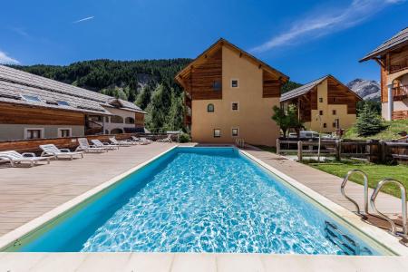 Location au ski Résidence les Granges d'Arvieux - Arvieux en Queyras - Piscine