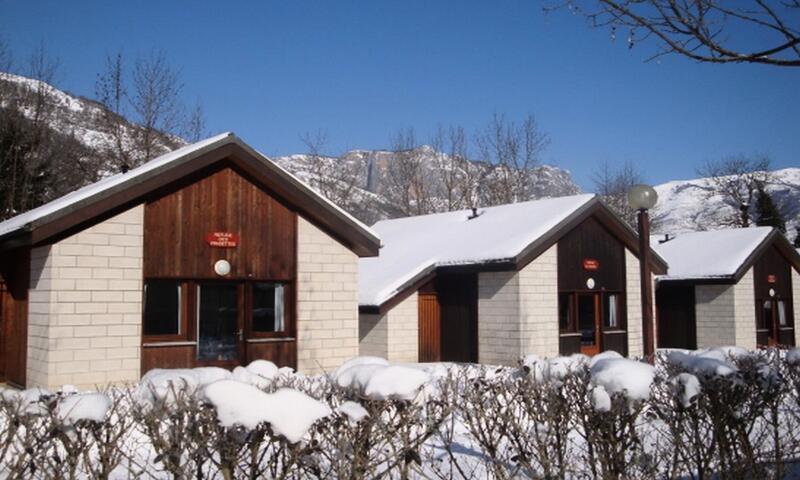 Vacances en montagne Camping Le Pas de l'Ours - Aston - Extérieur hiver