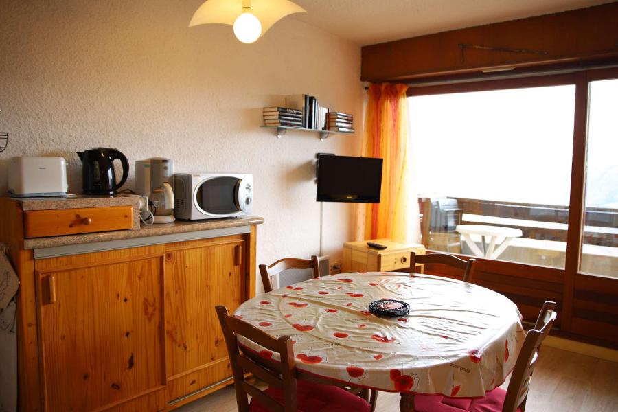 Rent in ski resort Studio sleeping corner 4 people (520) - Résidence Bois Gentil A - Auris en Oisans - Living room