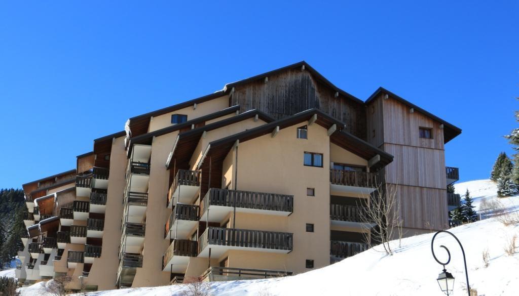 Rent in ski resort Résidence Bois Gentil B - Auris en Oisans - Winter outside