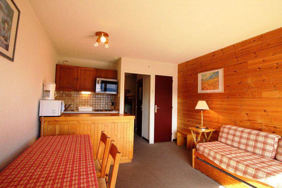 Rent in ski resort Studio sleeping corner 4 people (AEO008-422) - Résidence Carlines - Auris en Oisans - Apartment