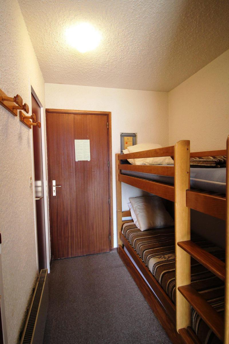 Rent in ski resort Studio sleeping corner 4 people (AEO008-422) - Résidence Carlines - Auris en Oisans - Bunk beds