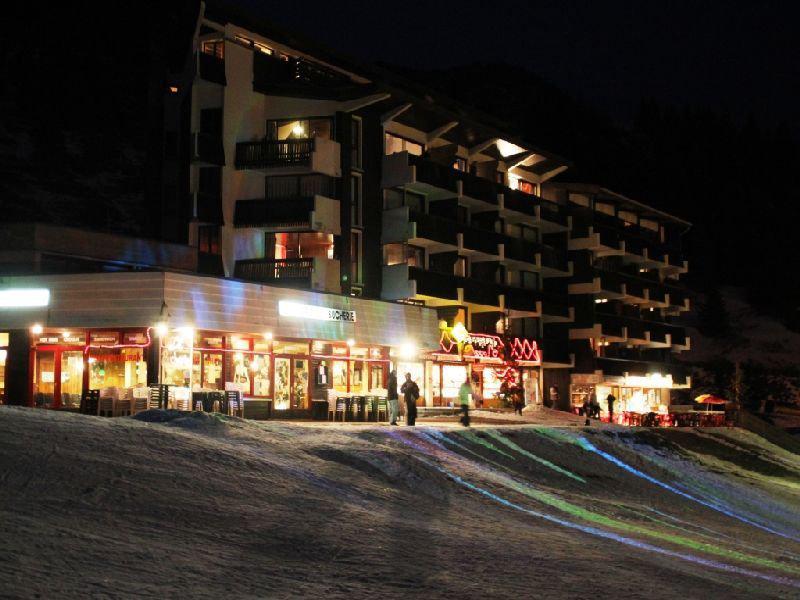 Rent in ski resort Studio sleeping corner 4 people (406) - Résidence l'Étendard - Auris en Oisans - Winter outside