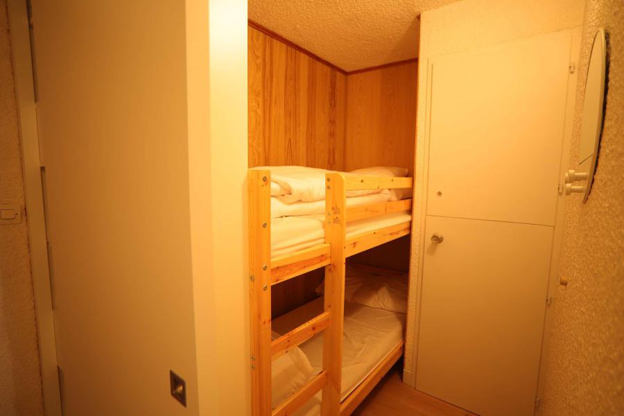 Rent in ski resort Studio sleeping corner 4 people (009) - Résidence les Campanules - Auris en Oisans