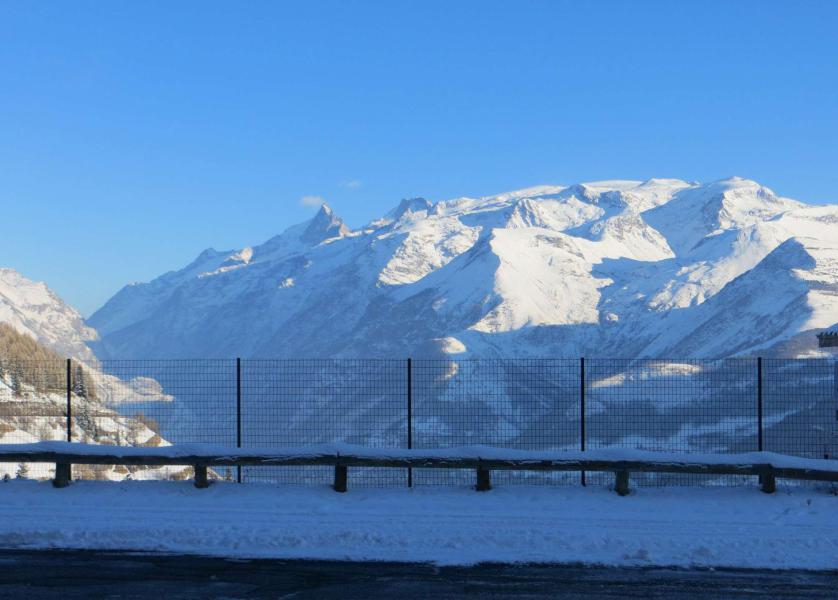 Soggiorno sugli sci Résidence les Campanules - Auris en Oisans - Esteriore inverno