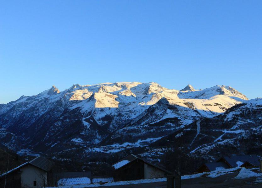 Rent in ski resort Studio sleeping corner 4 people (142) - Résidence les Chardons - Auris en Oisans - Winter outside