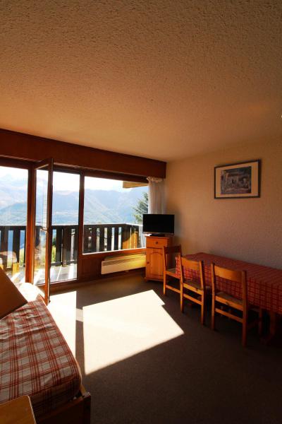 Rent in ski resort Studio sleeping corner 4 people (AEO008-422) - Résidence Carlines - Auris en Oisans - Living room