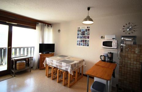 Rent in ski resort Studio sleeping corner 4 people (AEO008-641) - Résidence Carlines - Auris en Oisans - Living room