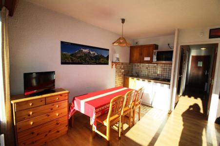 Rent in ski resort Studio sleeping corner 6 people (221) - Résidence Martagons A - Auris en Oisans - Living room