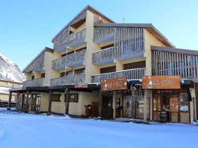 Vacanze in montagna Résidence Nigritelles A - Auris en Oisans - Esteriore inverno