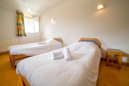 Skiverleih Dreibettzimmer (CHT) - Le Rabuons - Auron - Schlafzimmer