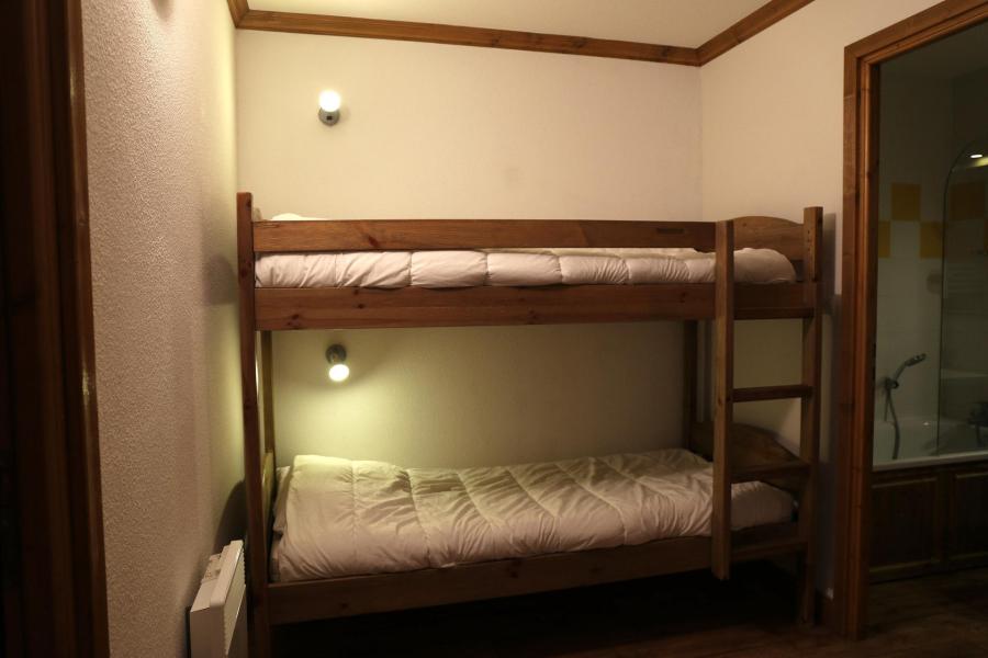 Rent in ski resort 2 room apartment sleeping corner 6 people (05) - Le Clos d'Aussois - Aussois - Bedroom
