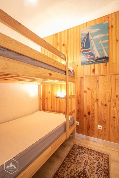 Rent in ski resort Studio cabin 4 people (30) - Résidence Les Fleurs - Aussois - Bedroom