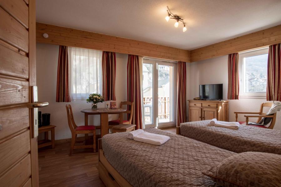 Rent in ski resort Studio 2 people (STC2) - Eureca - Brides Les Bains - Living room