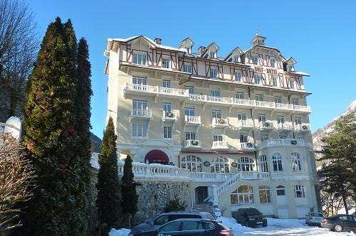 Rent in ski resort Le Golf Hôtel - Brides Les Bains - Winter outside