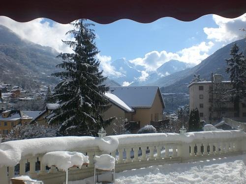 Urlaub in den Bergen Le Golf Hôtel - Brides Les Bains - Draußen im Winter