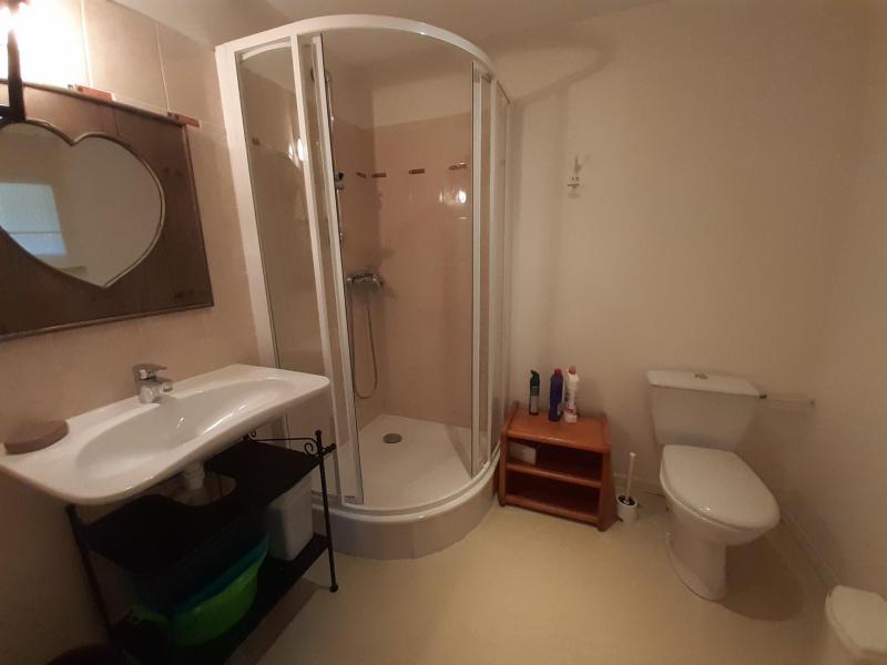 Rent in ski resort Studio mezzanine 3 people (15) - Résidence Acquadora - Brides Les Bains - Shower room