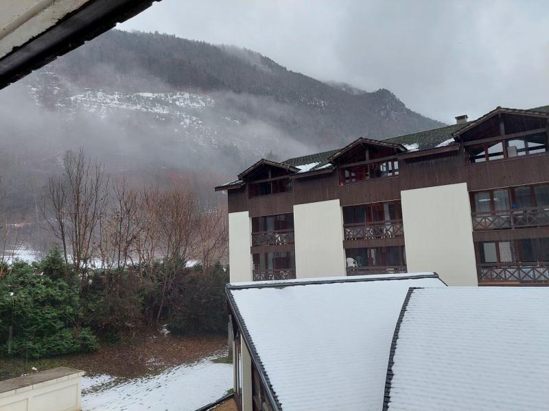 Rent in ski resort Studio sleeping corner 4 people (2212) - Résidence Cybèle - Brides Les Bains - Winter outside