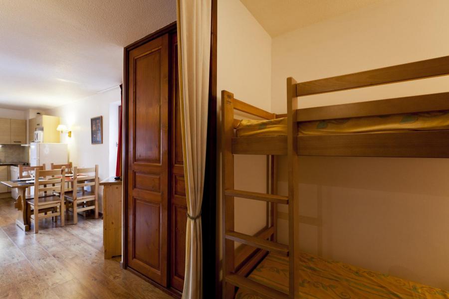 Rent in ski resort Studio sleeping corner 4 people (515) - Résidence Cybèle BAT4 - Brides Les Bains - Sleeping area