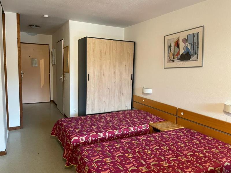 Rent in ski resort Studio sleeping corner 4 people (1409) - Résidence Cybèle - Brides Les Bains - Living room