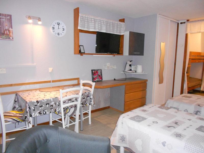 Rent in ski resort Studio sleeping corner 4 people (2408) - Résidence Cybèle - Brides Les Bains - Apartment