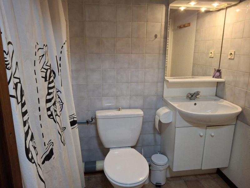 Rent in ski resort Studio sleeping corner 4 people (3310) - Résidence Cybèle - Brides Les Bains - Shower room