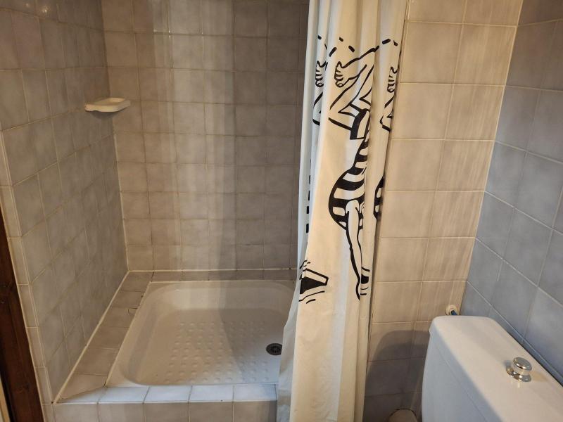 Rent in ski resort Studio sleeping corner 4 people (3310) - Résidence Cybèle - Brides Les Bains - Shower room