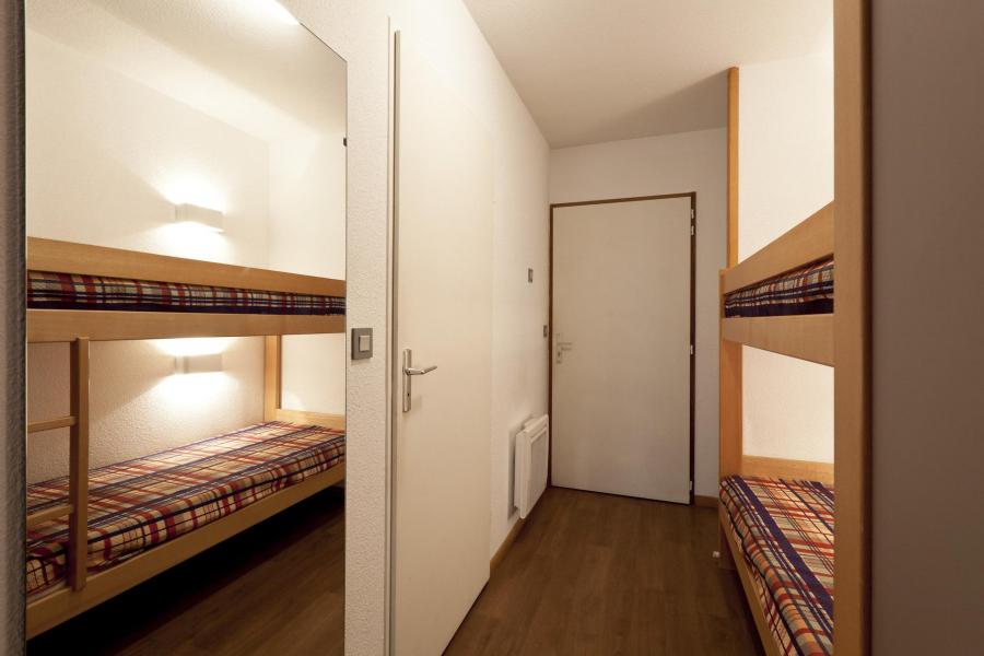 Rent in ski resort Studio sleeping corner 4 people (106) - Résidence le Grand Chalet - Brides Les Bains - Bunk beds