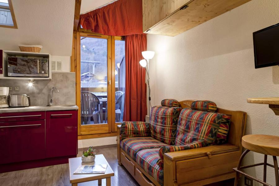 Rent in ski resort Studio sleeping corner 4 people (506) - Résidence le Grand Chalet - Brides Les Bains - Living room