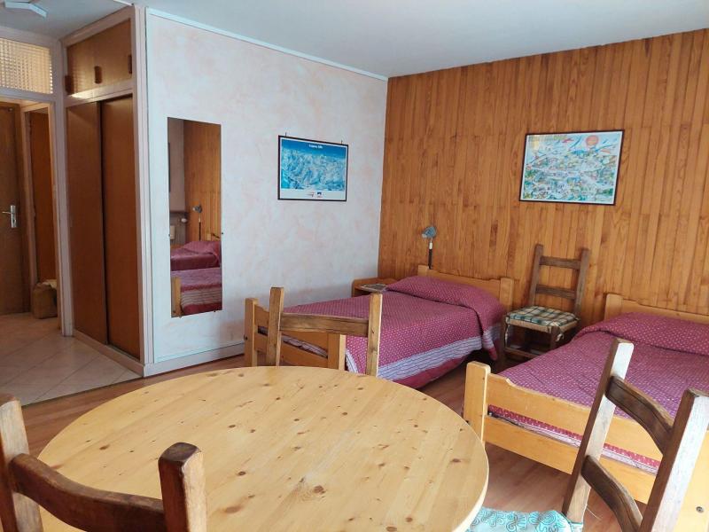 Rent in ski resort Studio 2 people (205) - Résidence Royal - Brides Les Bains - Living room