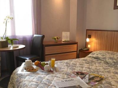 Rent in ski resort Classic Room (2 people) - Le Golf Hôtel - Brides Les Bains - Bedroom