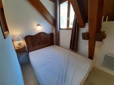 Rent in ski resort Studio mezzanine 3 people (15) - Résidence Acquadora - Brides Les Bains - Bedroom