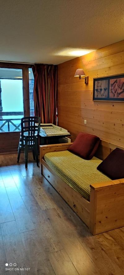 Rent in ski resort Studio sleeping corner 4 people (411) - Résidence Cybèle BAT4 - Brides Les Bains - Living room